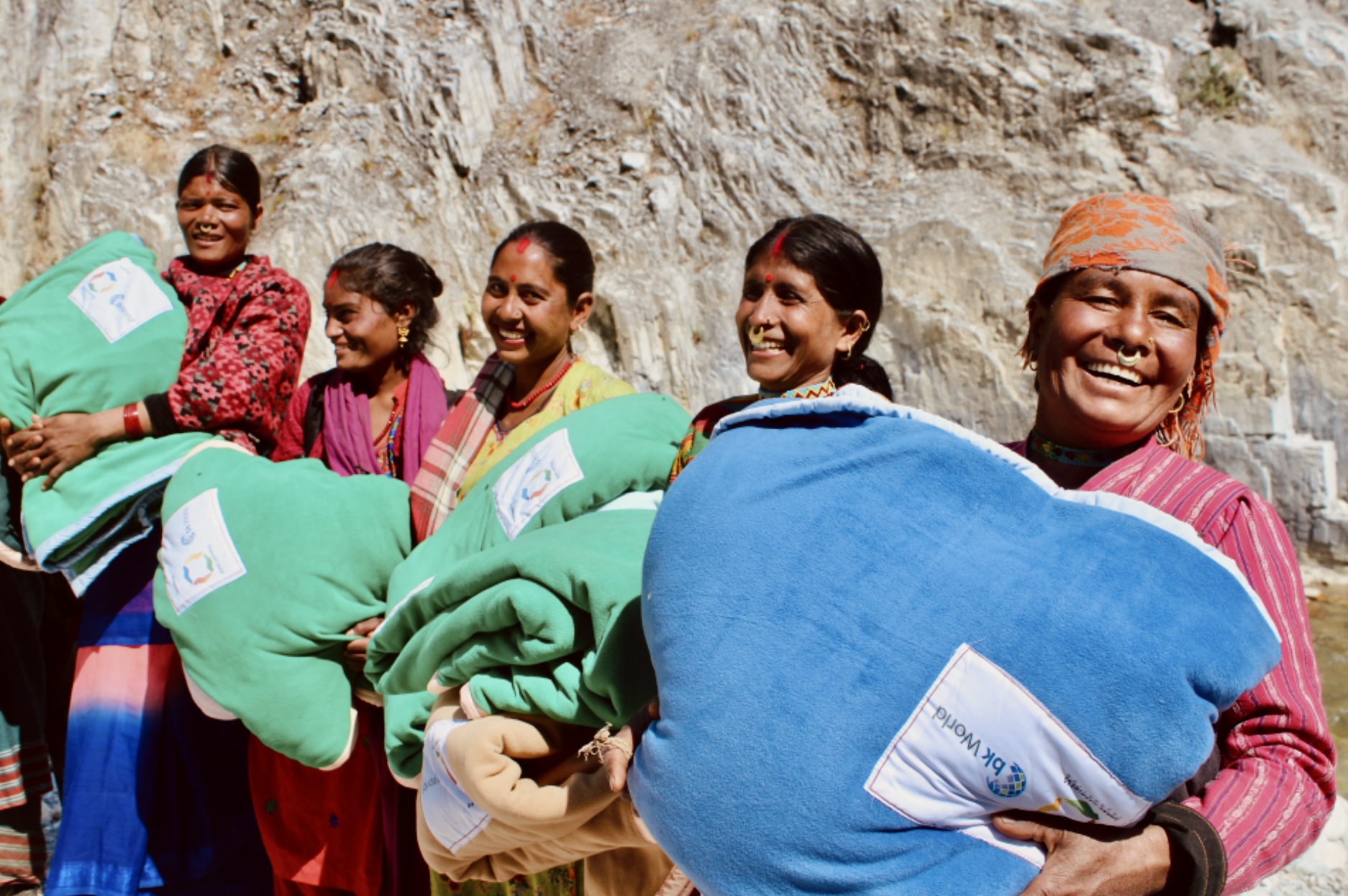 Hilfsgüter Spende in Nepal – warme Decken für einen kalten Winter